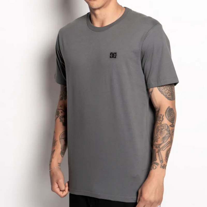 Camiseta Dc Shoes Embroidery Cinza